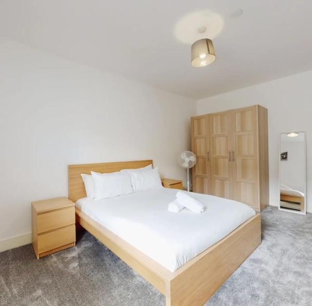 Spacious Two Bedroom Apartment With Valley Views Abertillery Dış mekan fotoğraf