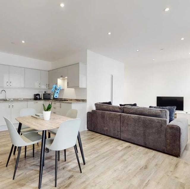 Spacious Two Bedroom Apartment With Valley Views Abertillery Dış mekan fotoğraf