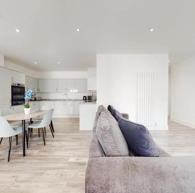 Spacious Two Bedroom Apartment With Valley Views Abertillery Dış mekan fotoğraf